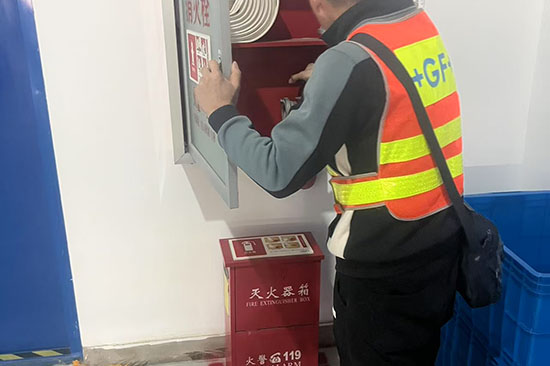 �����z�y